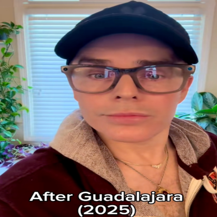 Person som har briller og en hette, med planter i bakgrunnen. Bildetekst lyder: "Etter Guadalajara (2025)."