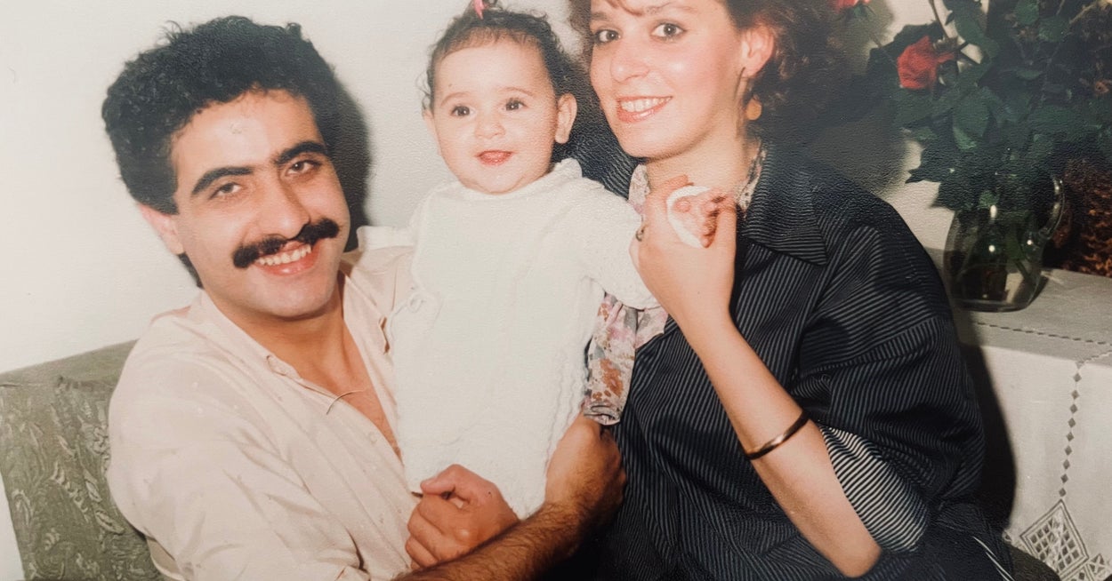 Jeg var 3 år da jeg så faren min drepe moren min og seg selv. År senere avdekket jeg sannheten om hva som skjedde.