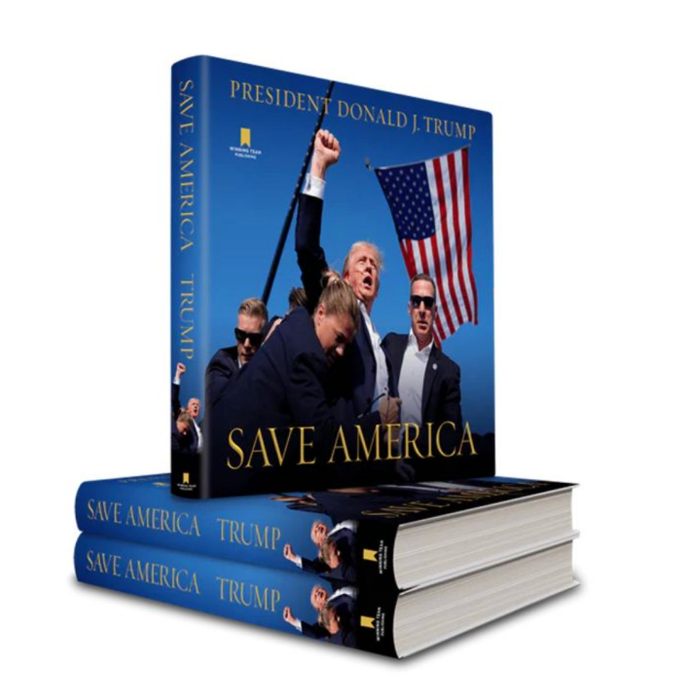 Stablede bøker med tittelen "Redd Amerika" av Donald J. Trump, med ham sammen med andre og et amerikansk flagg på forsiden