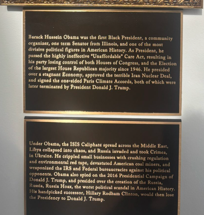 Plaketter som oppsummerer Barack Obamas presidentskap inkluderer hans historiske valg, viktige prestasjoner som Iran Nuclear Deal og fremveksten av ISIS