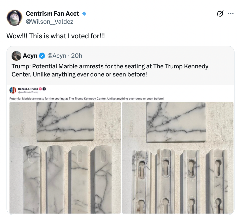 Tweet som viser et humoristisk overdrevet bilde av potensielle marmorarmlener for sitteplasser på et sted, merket som 