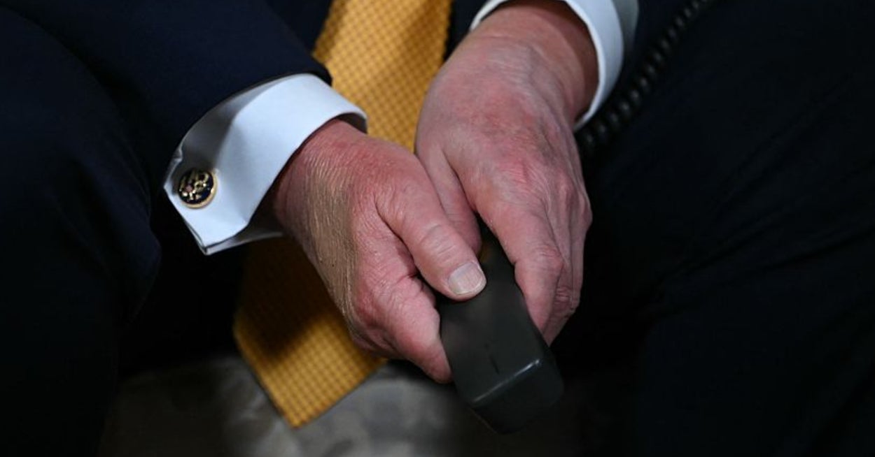 Internett har gjort en ny observasjon om Trumps hender