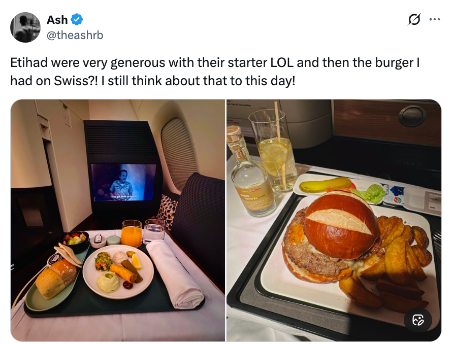 To flymåltider: ett med et variert pålegg og det andre med en stor burger på en kringlebolle med chips og en drink