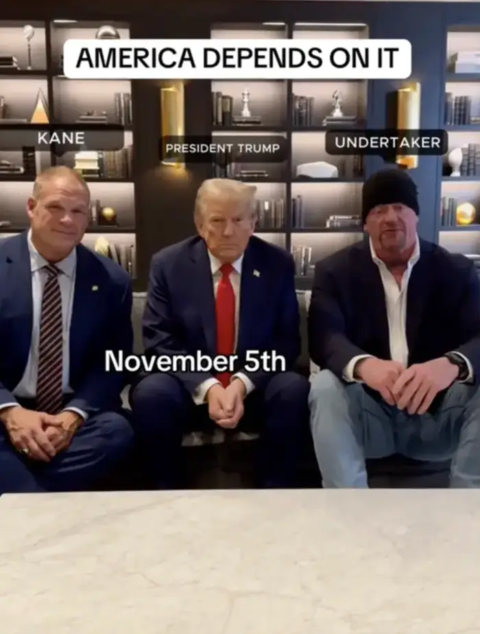 Tre menn som sitter sammen med teksten: 