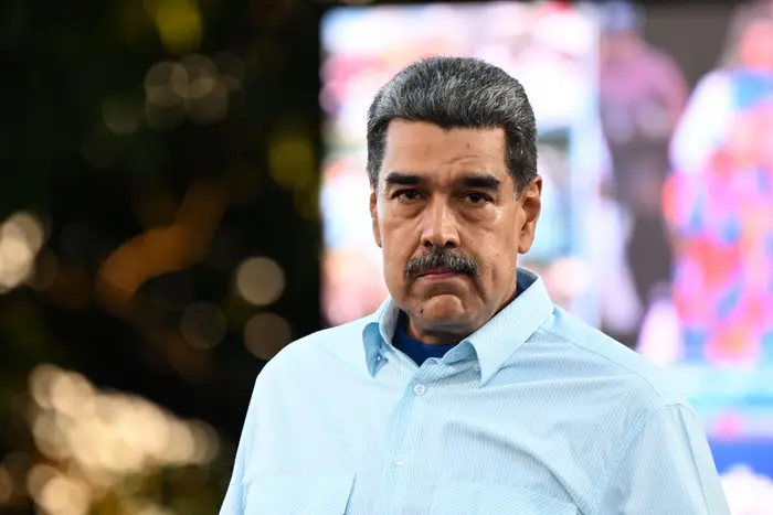 Maduro i skjorte med krage