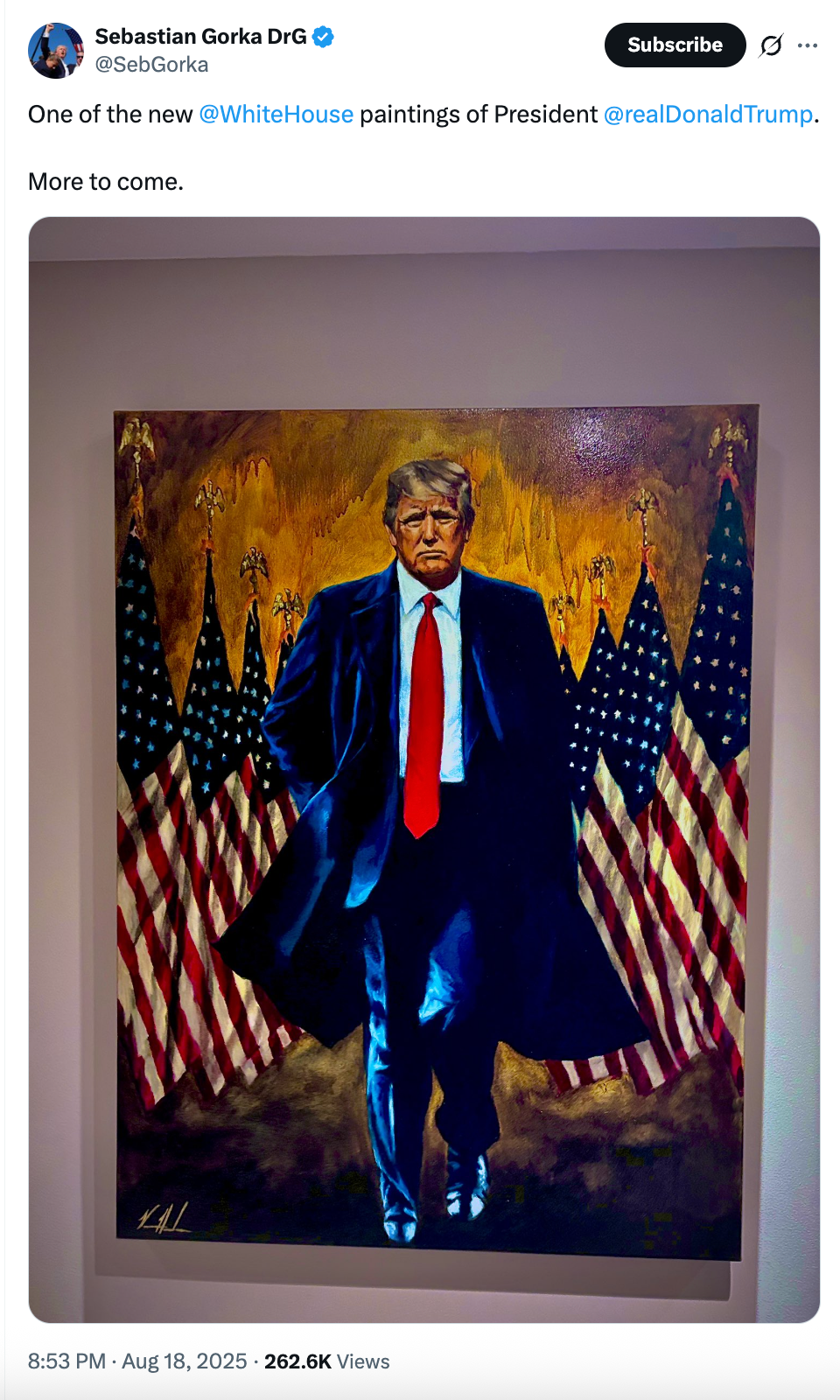 Maleri av en selvsikker mann i dress som går, med amerikanske flagg bak seg. Bildeteksten antyder at det er et nytt maleri fra Det hvite hus