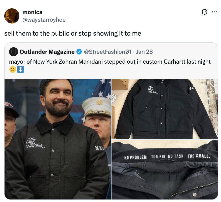 Tweet som viser politikeren Zohra Mamdani i en tilpasset Carhartt-jakke. Ved siden av et nærbilde av jakken med teksten «No Problem». For stor. Ingen oppgave er for liten."