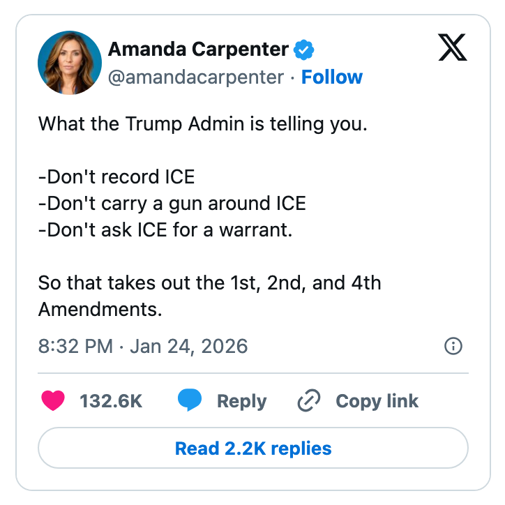 Tweet som kritiserer Trump-administrasjonens politikk angående ICE og deres innvirkning på 1., 2. og 4. endringene