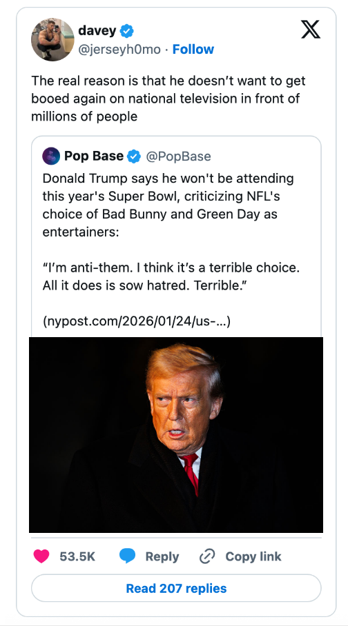 Skjermbilde av en tweet om Donald Trump som kritiserer NFLs valg av Super Bowl-underholdere, og siterer hans personlige mening mot det