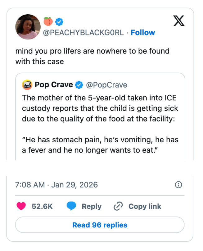 Sammendrag av tweet: En bruker fremhever en tweet om en 5-åring i ICE-varetekt som lider av helseproblemer på grunn av dårlig matkvalitet