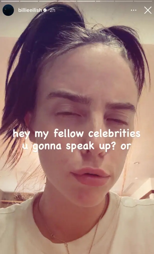 Person med lukkede øyne og rynkete lepper, teksten lyder: