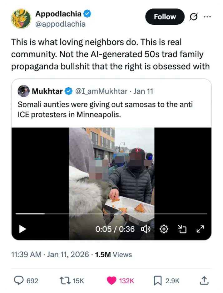 Tweet diskuterer en video der somaliske tanter blir vist som deler ut samosaer til anti-ICE-demonstranter i Minneapolis