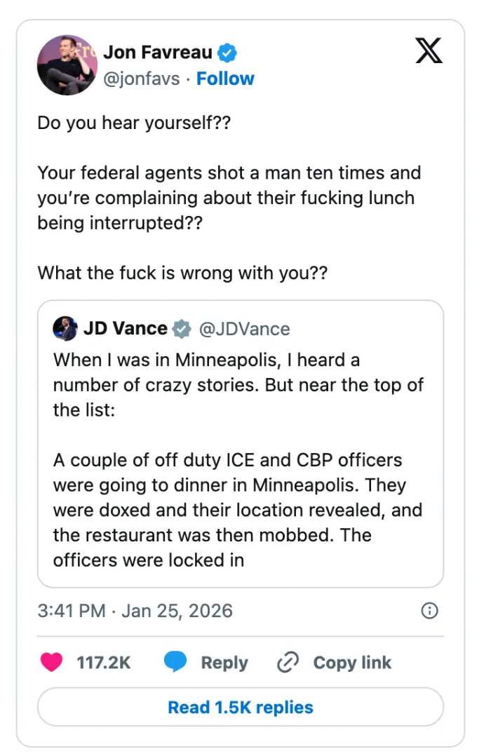 Tweet av Jon Favreau som avhører føderale agenter' handlinger som svar på en tweet av JD Vance om ICE- og CBP-offiserer doxed under middagen