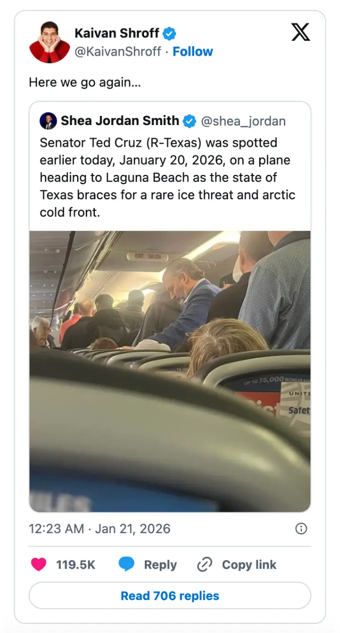 Tweet som viser et bilde av Ted Cruz sittende på et fly. Tekst nevner at han flyr til Laguna Beach mens Texas står overfor ugunstige værforhold