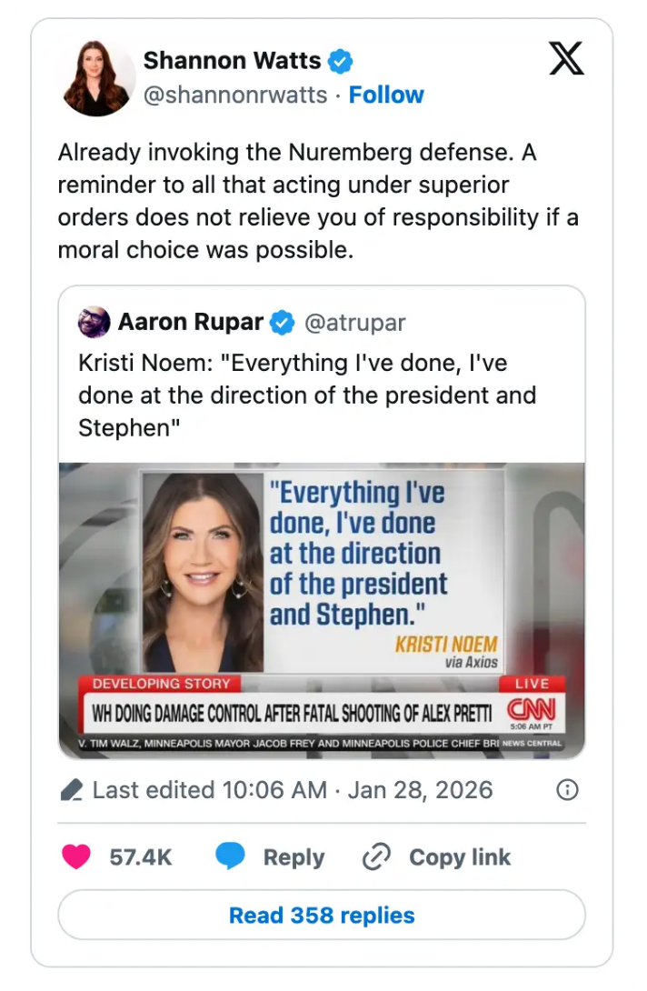 Tweet av Shannon Watts som deler Aaron Rupars innlegg om Kristi Noem som siterer forsvaret deres på CNN angående Alex Petits dødelige skyting
