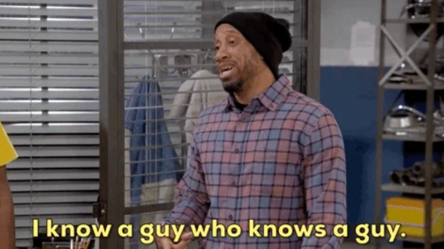 Person i rutet skjorte og lue sier: 