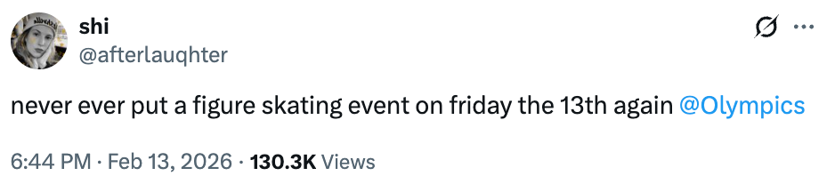 Tweet av bruker som kritiserer planleggingen av et kunstløpsarrangement fredag den 13. under OL