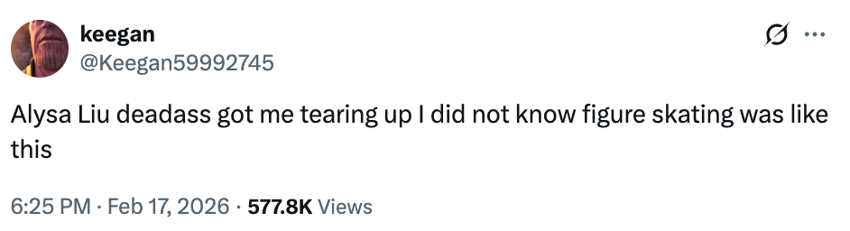 Tweet som uttrykker overraskelse og følelser ved Alysa Lius kunstløp, med betydelige visninger