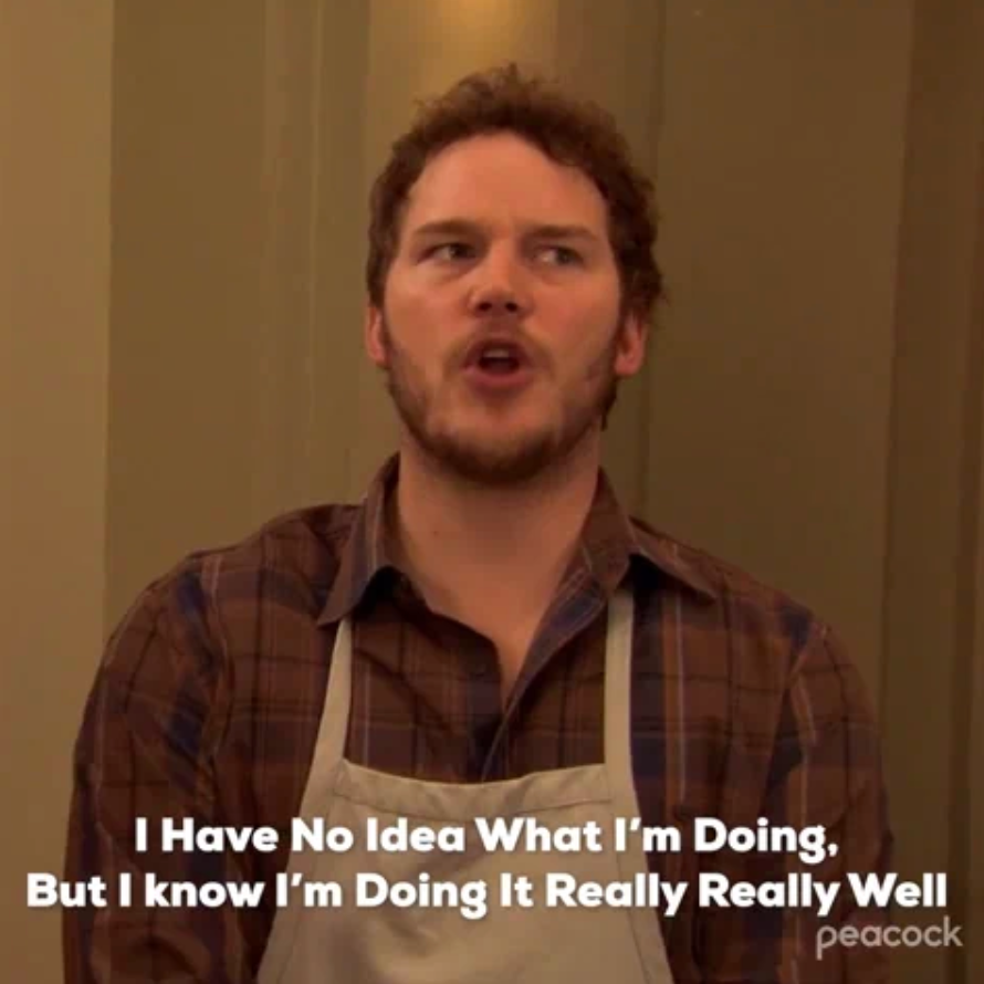 Mannen i rutete skjorte og forkle sier: 