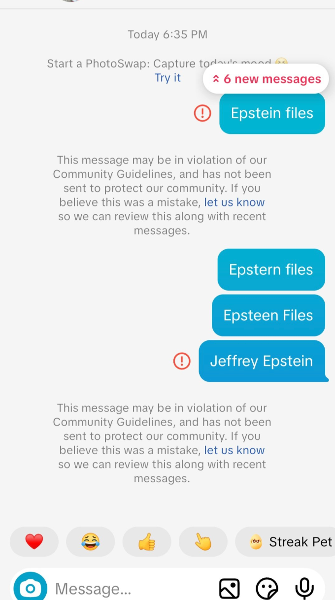 En chat-app-skjerm som viser en melding om brudd på fellesskapets retningslinjer og flere brukermeldinger som nevner 