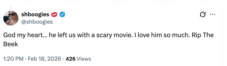 Tweet som uttrykker tristhet over bortgangen til noen assosiert med en skummel film, og nevner 