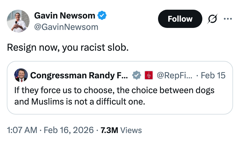 Skjermbilde av en tweet av Gavin Newsom som ber en kongressmedlem om å trekke seg på grunn av en diskriminerende uttalelse mot muslimer