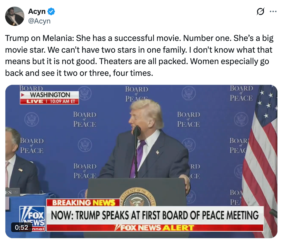 Donald Trump taler ved et podium under et styremøte for fred, og tar for seg kommentarer om at Melania Trump er en suksessfull filmstjerne