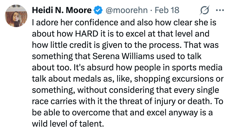 Heidi N. Moore tvitret og berømmet Serena Williams for hennes talent og motstandskraft innen sport, og understreker vanskelighetene og mangelen på kreditt i prosessen