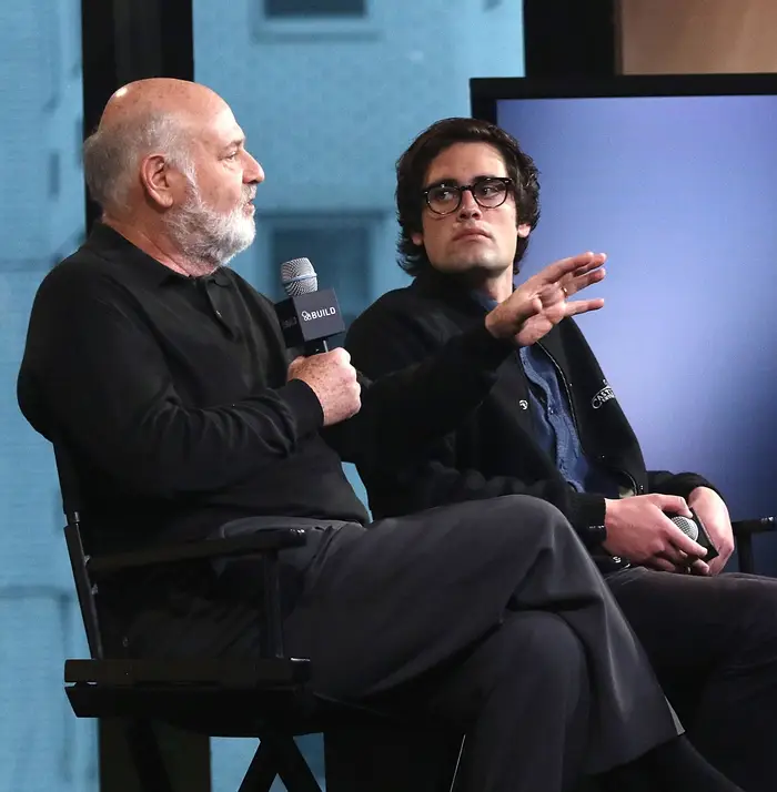 Rob Reiner og Nick Reiner snakker på et arrangement som diskuterer filmen 