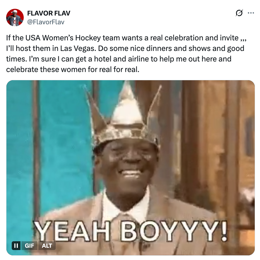 GIF av en person som bærer en krone, smiler bredt, med teksten: 