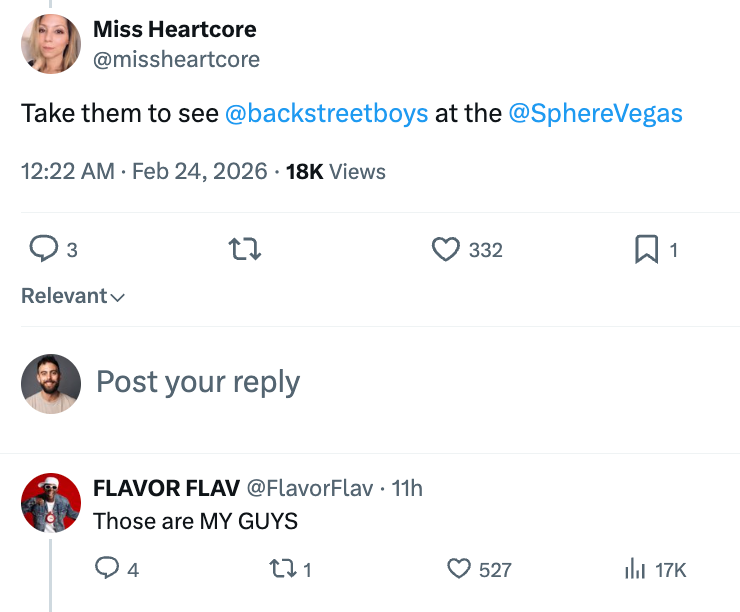 Innlegg på sosiale medier med en bruker som foreslår å se Backstreet Boys på Sphere Vegas. En annen bruker, Flavour Flav, kommenterer humoristisk på dette