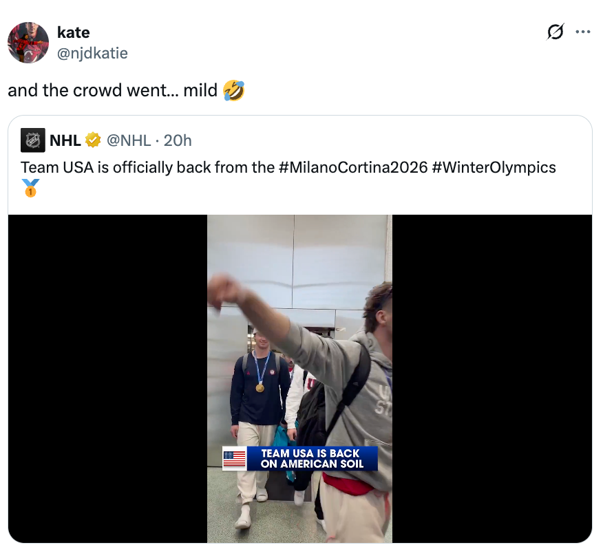 Tweet hån av en bruker som reagerer humoristisk på et innlegg om Team USA på vei tilbake fra vinter-OL, med teksten 