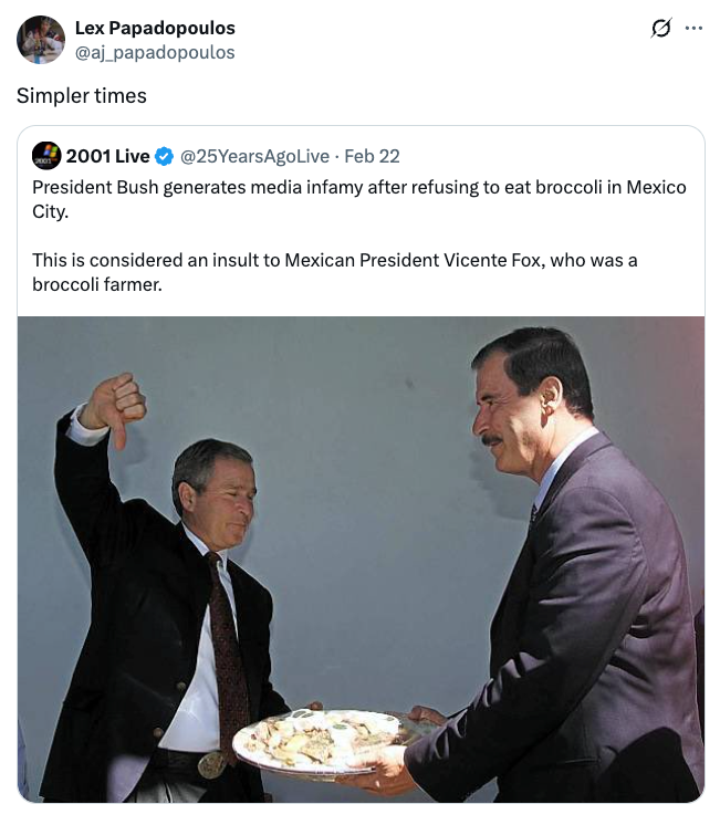 Tweet med en falsk overskrift om at president Bush ikke spiser brokkoli i Mexico City, med et bilde som viser tommel ned under et møte med president Fox