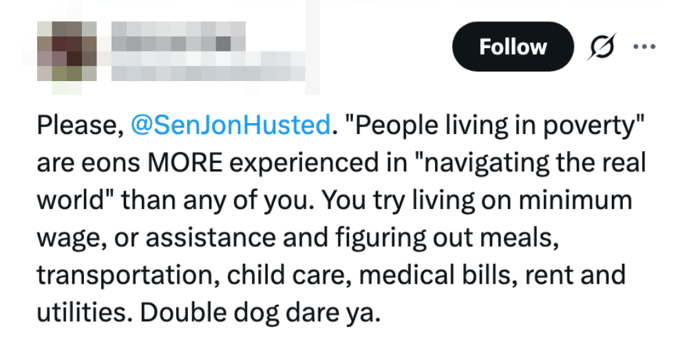 Tweet som henvender seg til en offentlig person, fremhever kampene med å leve på minstelønn og administrere viktige utgifter, og utfordre dem til å prøve det