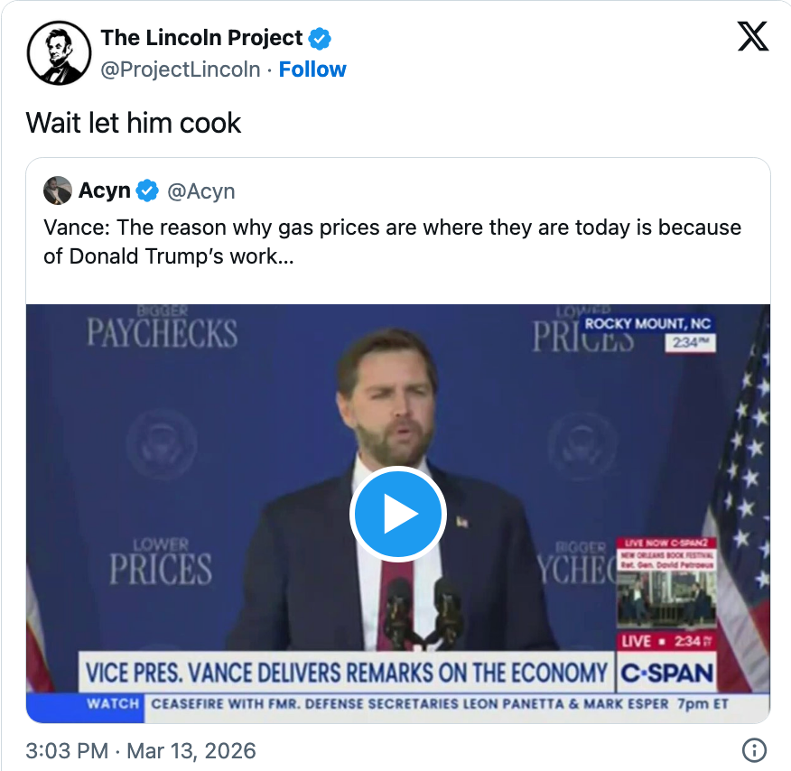Skjermbilde av en tweet som viser en mann som snakker ved et podium. Tweeten hevder gassprisene er knyttet til Donald Trumps arbeid