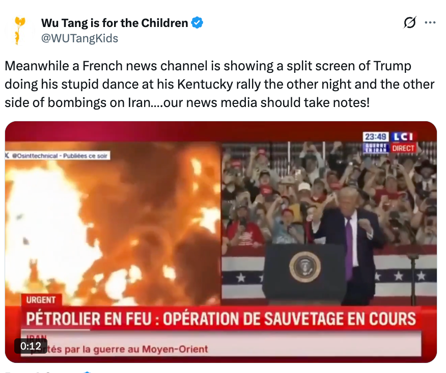 Et nyhetsklipp med delt skjerm viser en amerikansk politisk skikkelse på et møte sammen med en rapport om bombeangrep i Iran