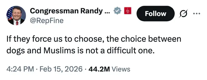 Tweet fra en bruker med profilbilde lyder: "Hvis de tvinger oss til å velge, er ikke valget mellom hunder og muslimer vanskelig."