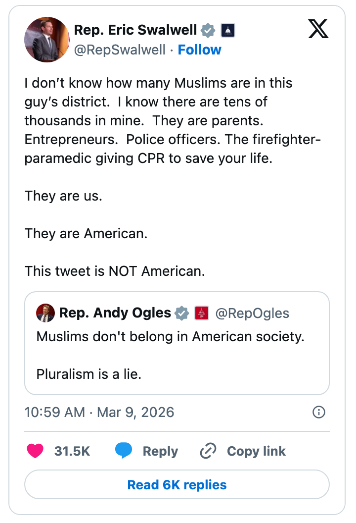 Rep. Eric Swalwell svarer til Andy Ogles' tweet mot pluralisme, fremhever tilstedeværelsen av muslimer i distriktet hans, og bekrefter deres amerikanske identitet