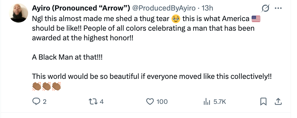 Sosiale medier-innlegg som uttrykker følelser og stolthet, feirer enhet og anerkjennelse av en svart mann med applaus-emojier