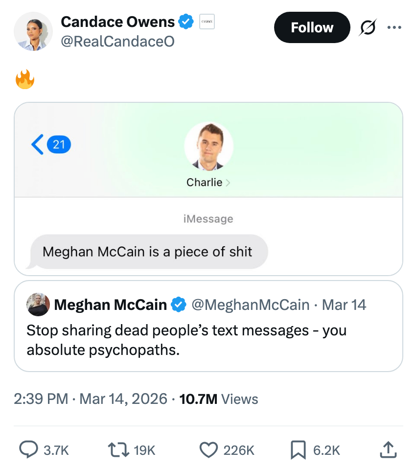 Tweet av Candace Owens viser meldinger der Meghan McCain reagerer på en tekst fra 