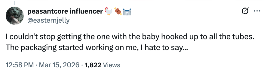 Tweet av en bruker som nevner at de ofte velger et produkt med en baby koblet til rør på emballasjen, noe som påvirker valget deres