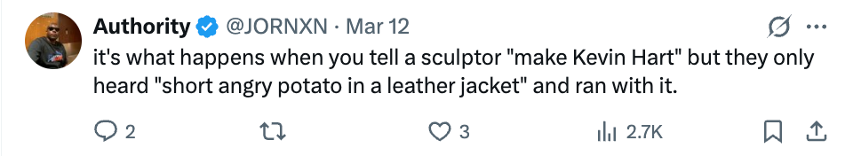 Skjermbilde av en tweet som fleiper om en billedhugger som lager Kevin Hart som en 