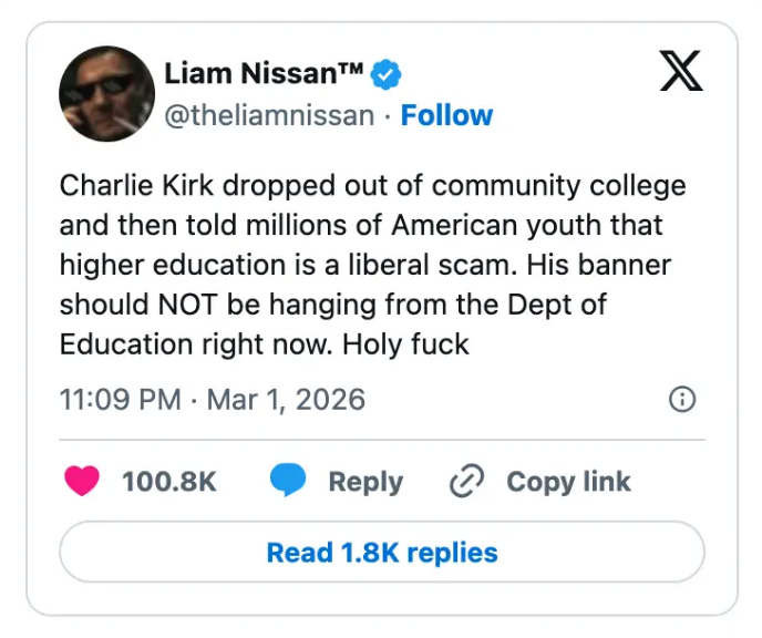 Tweet kritiserer Charlie Kirk for å droppe ut av community college og kaller høyere utdanning en svindel; uttrykker sterk uenighet