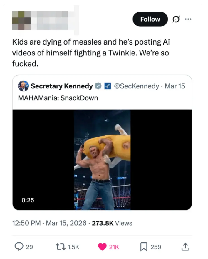 Tweet: Kritikk av en offentlig person for å dele AI-video av å kjempe mot en Twinkie, midt i meslingkrisen