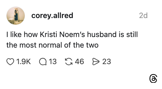 Sosiale medier-innlegg av corey.allred som sier Kristi Noems ektemann fortsatt er den mest normale av de to