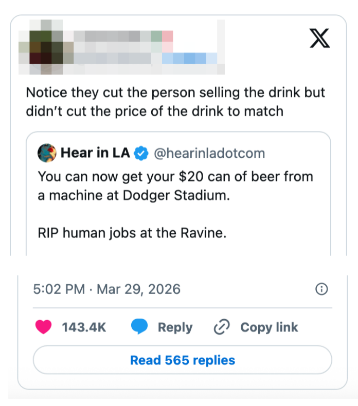 Tweet om ølmaskin på Dodger Stadium som fremhever høy pris til tross for mangel på menneskelig leverandør