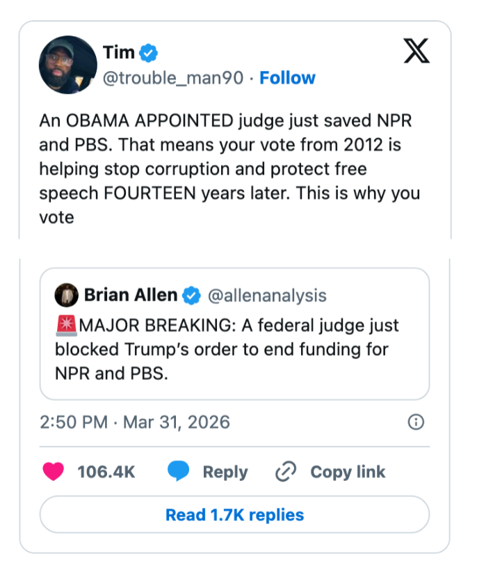 Tweet av Tim fremhever en Obama-utnevnt dommer som redder NPR og PBS. Referanse til en tidligere tweet fra 2012 der Trump prøvde å blokkere finansiering