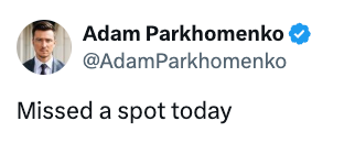 Tweet av Adam Parkhomenko: "Gikk glipp av et sted i dag" med et profilbilde av en mann i formell antrekk