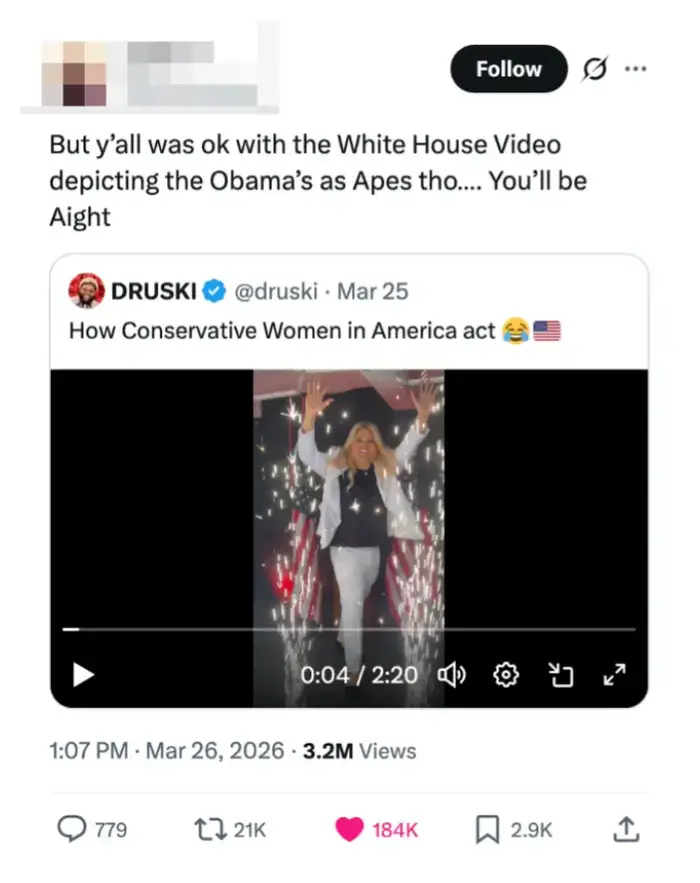 Tweet retweeter en video som viser en person som danser med humoristisk tekst om "How Conservative Women in America act."