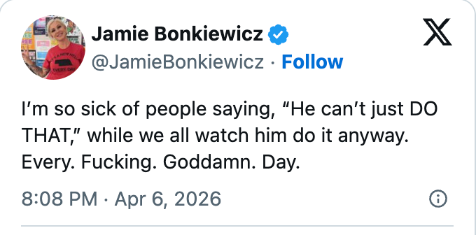 Tweet av Jamie Bonkiewicz som uttrykker frustrasjon over folk som tviler på handlinger som skjer daglig. Datert 6. april 2026